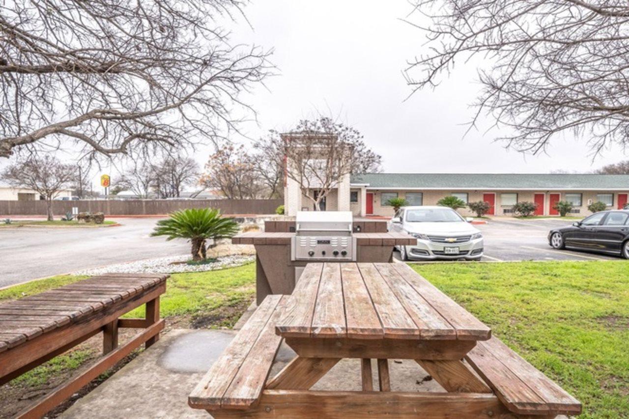 Oyo Hotel San Antonio Near At&T Center Ngoại thất bức ảnh