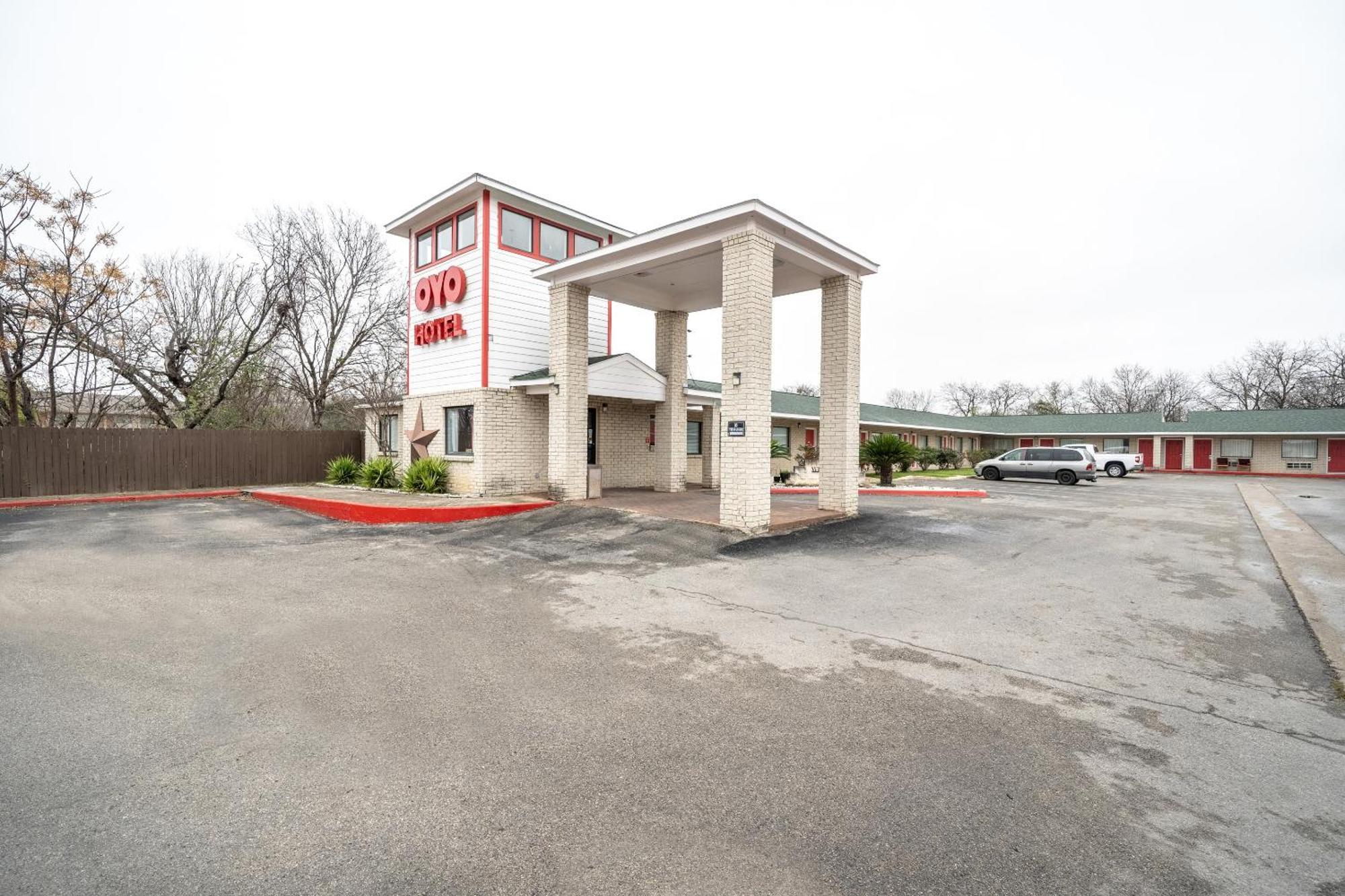 Oyo Hotel San Antonio Near At&T Center Ngoại thất bức ảnh