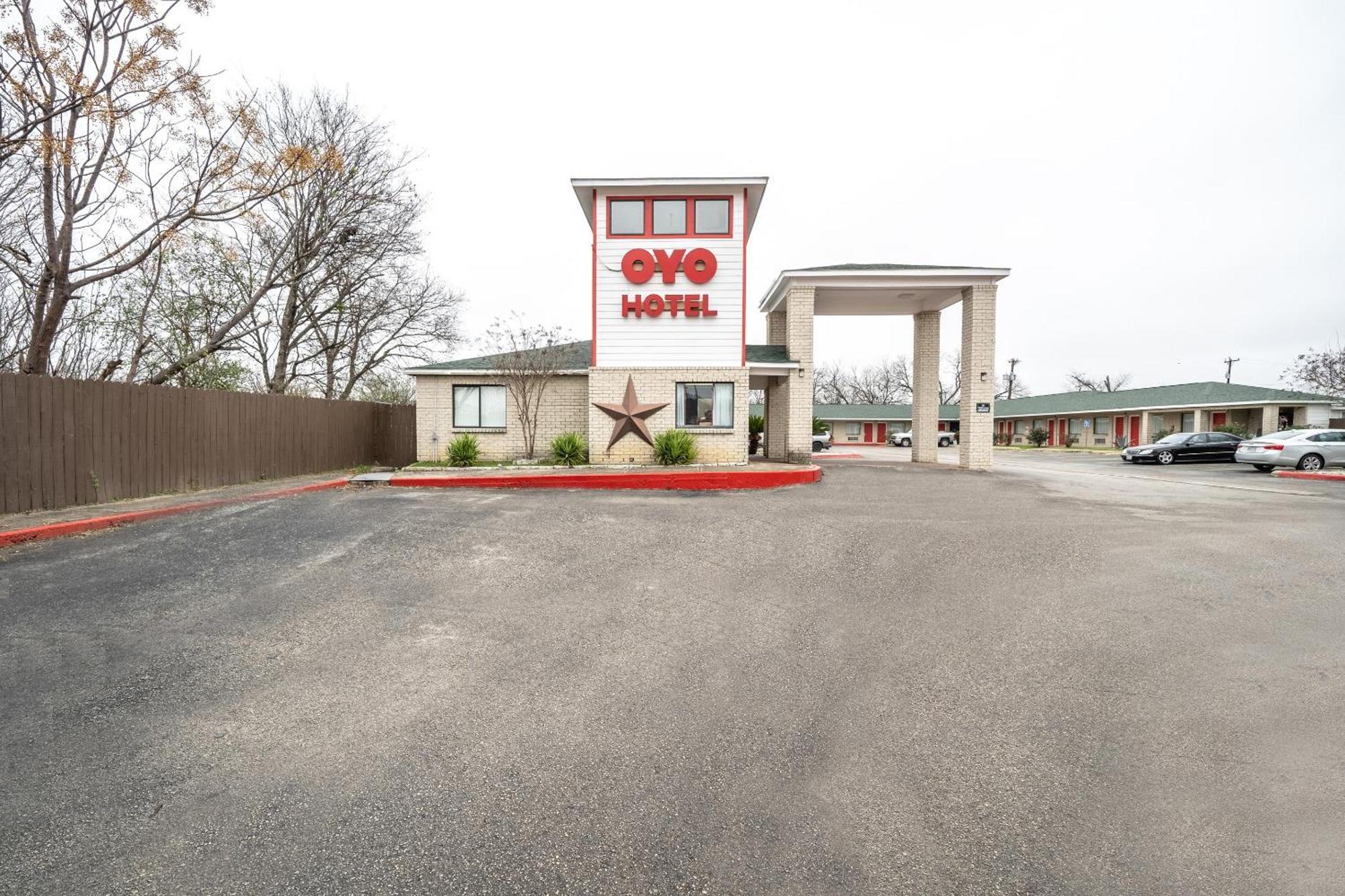 Oyo Hotel San Antonio Near At&T Center Ngoại thất bức ảnh