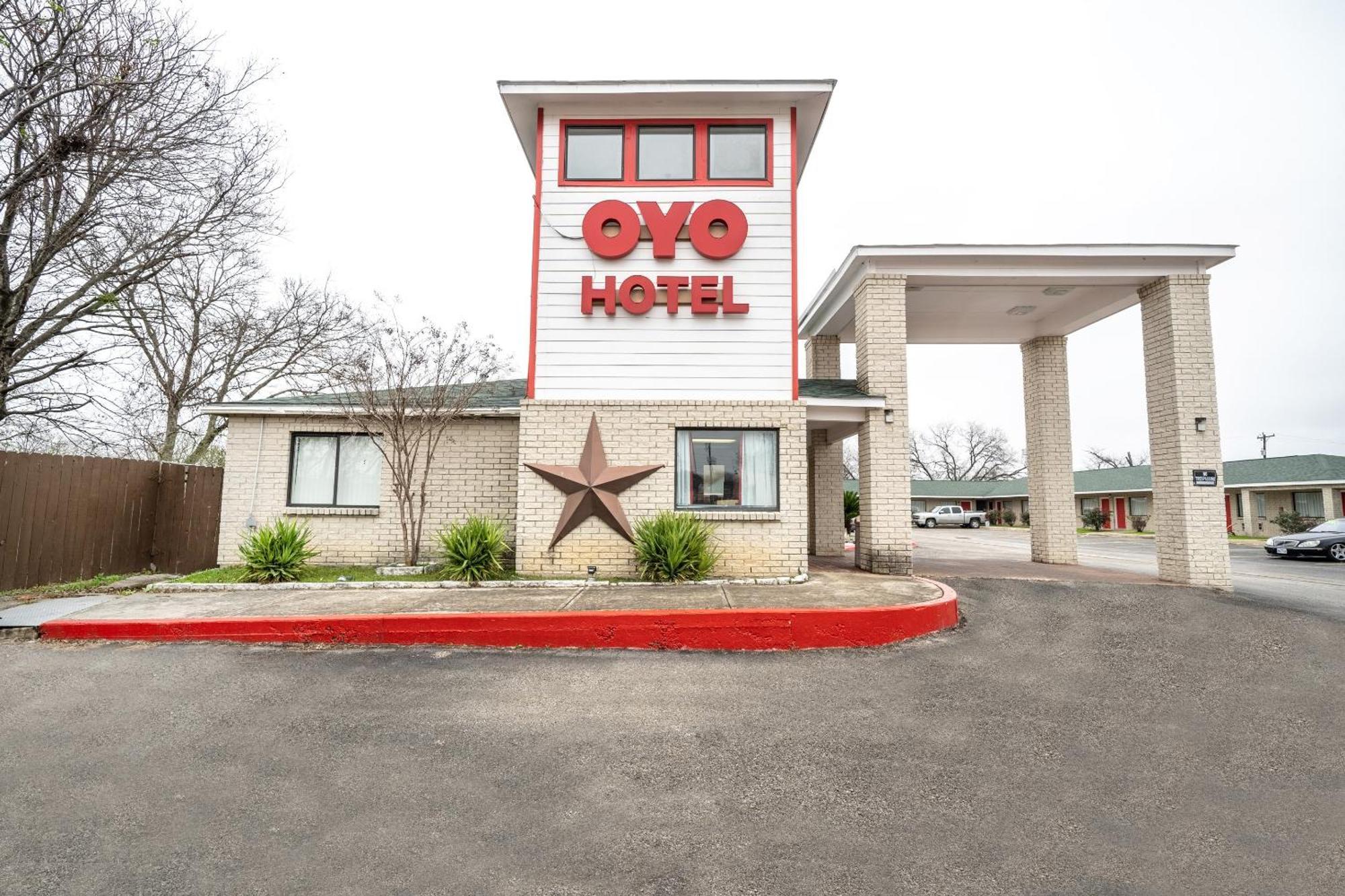 Oyo Hotel San Antonio Near At&T Center Ngoại thất bức ảnh